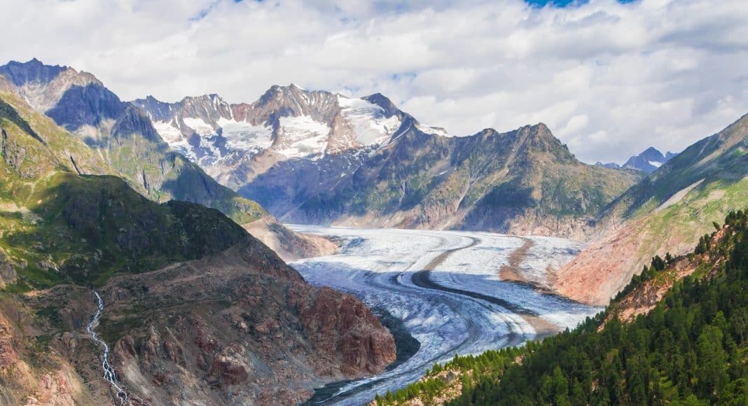 Blick auf den Aletschgletscher, der wegen dem Klimawandel zunehmend schmilzt.