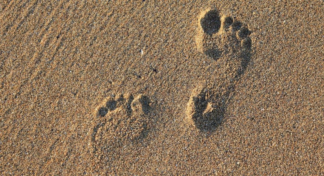 Wir hinterlassen Fussabdrücke in der Welt.