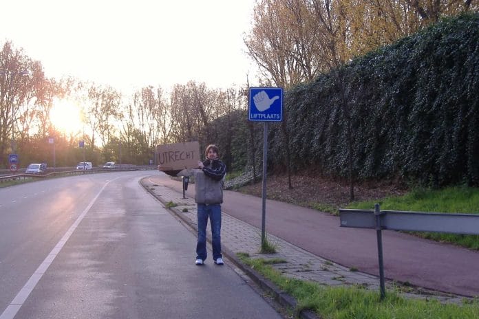 In den Niederlanden gibt es sogar Autostopp-Haltestellen.