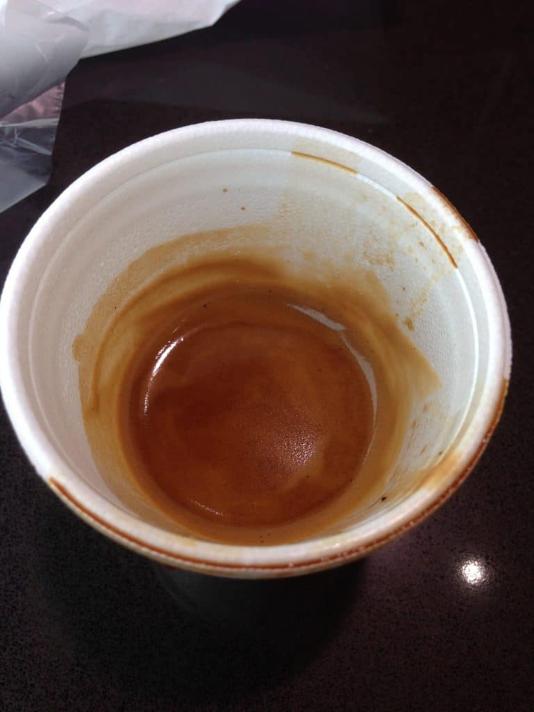 Hitze, wie dieser Kaffee, kann gesundheitlich schädliche Stoffe aus dem Styropor lösen.