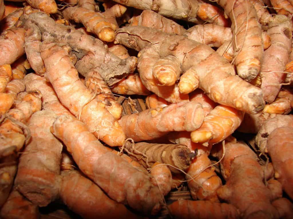 Kurkuma gibt eine Gelbfärbung beim Eier färben an Ostern.