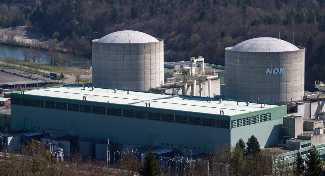 Das AKW, Atomkraftwerk, Beznau. Gefährdet es die Sicherheit der Schweiz.