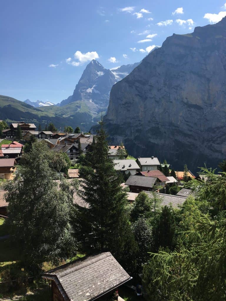 Blick beim Start der Wanderung auf den Eiger.