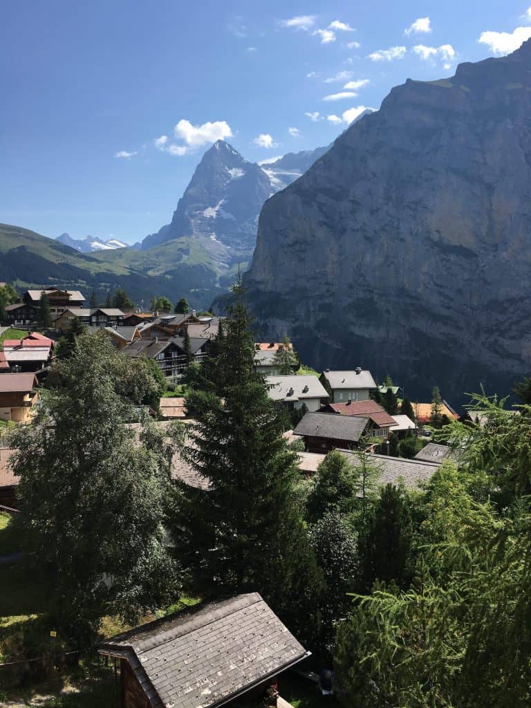 Blick beim Start der Wanderung auf den Eiger.