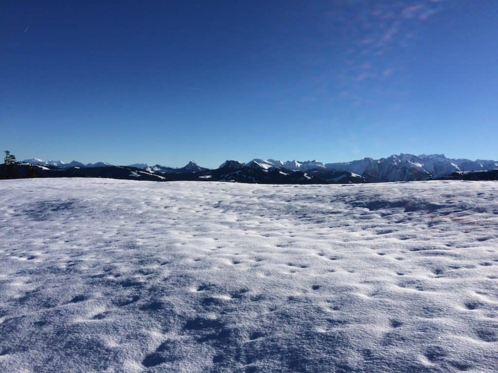 Blick in die Berge oberhalb von Einsiedeln.