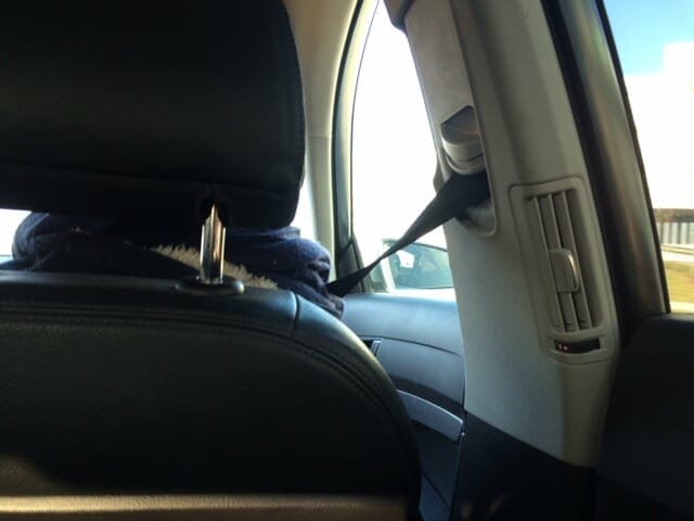 Autostopp Abenteuer, hier im Auto auf der Fahrt.