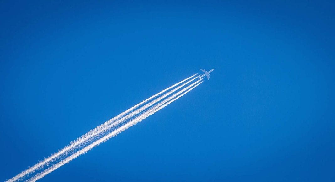 Der Verkehr und das Fliegen ist Hauptsünder bei den CO2-Emissionen.