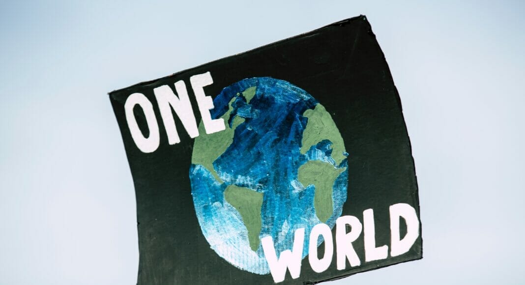 Schild «one world»