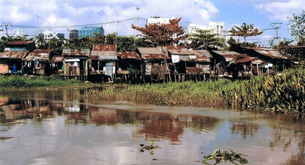 Ein Slum am Wasser