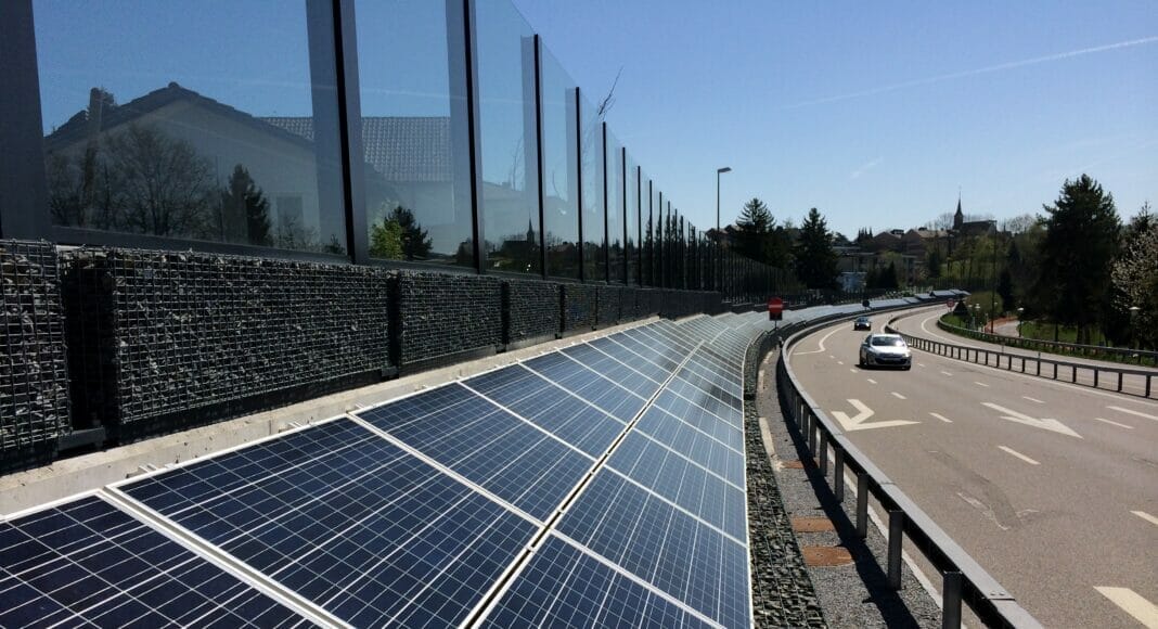 PV-Anlage auf Autobahn